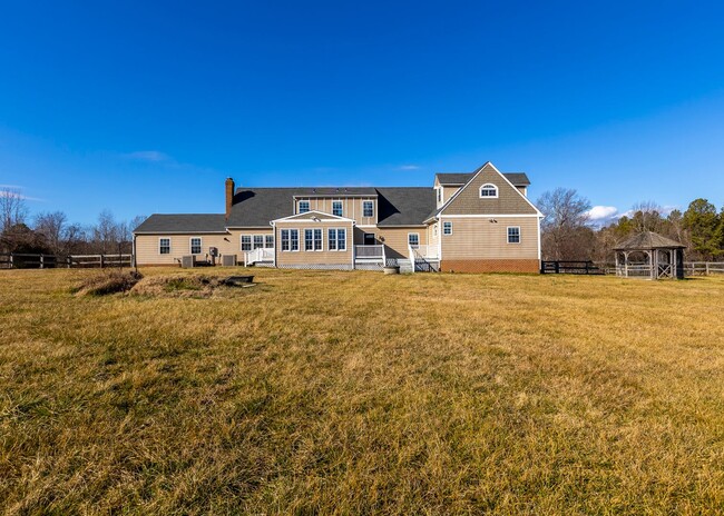 Foto del edificio - 5 bedroom home