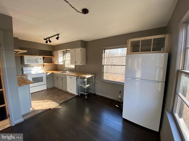 Foto del edificio - 11338 Dutchmans Creek Rd