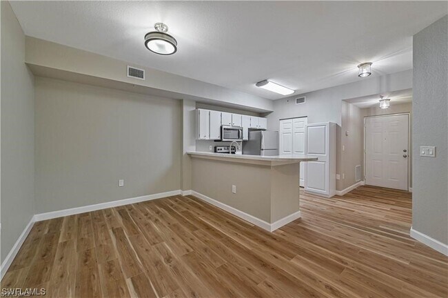 Building Photo - 6361 Aragon Way