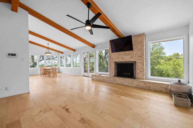 Building Photo - 3935 Lago Vista Dr