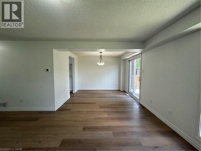 Building Photo - 144 Stonyburn Crescent
