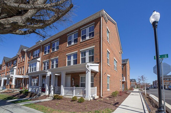 Foto del edificio - Beautiful Four Bedroom Abode in Brookland/...