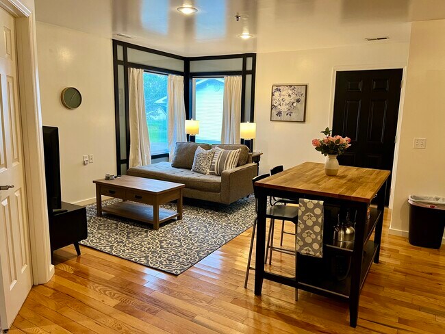 Foto del edificio - Pet-friendly Ground level Modern apartment
