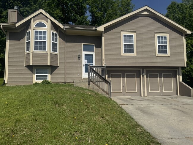 Building Photo - 5606 N Richmond Ave