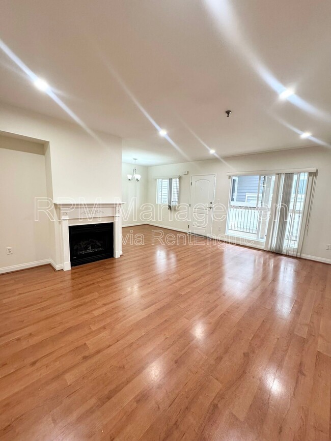 Foto del edificio - 843 Hayworth Ave