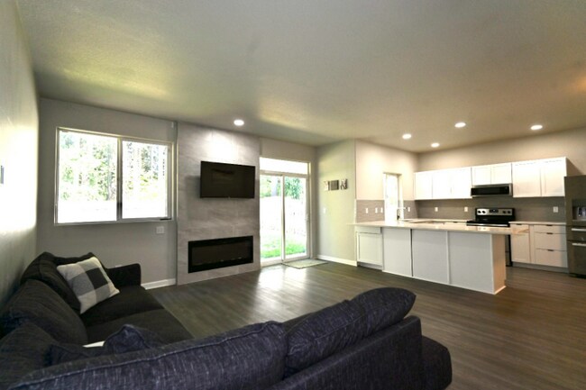 Building Photo - 5659 NE Canard Dr