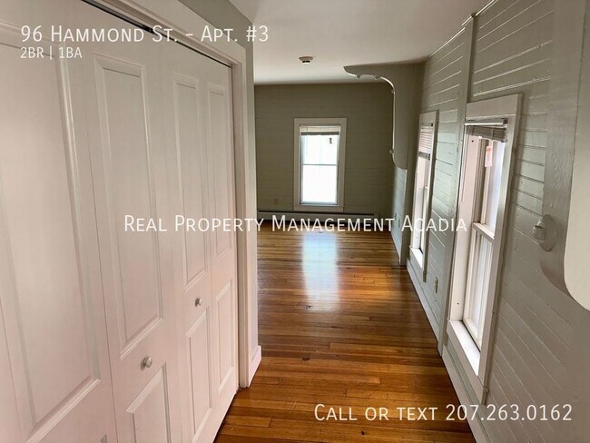 Building Photo - Downtown 2 Bedroom with Great Character an...