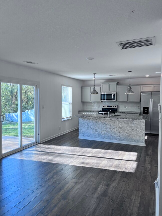 Photo - 1610 River Poppy Road House