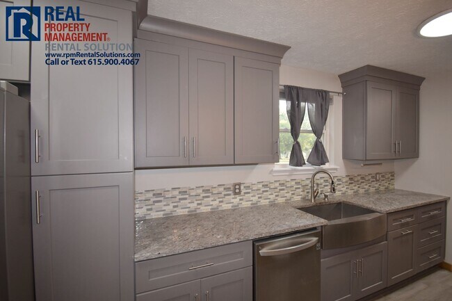 Building Photo - Adorable 3 bedroom home in Smyrna! Storage...
