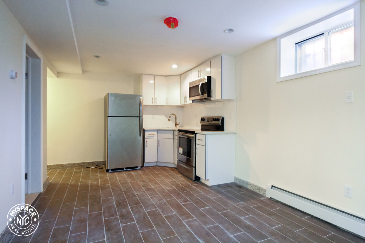 Foto principal - 919 Willoughby Ave