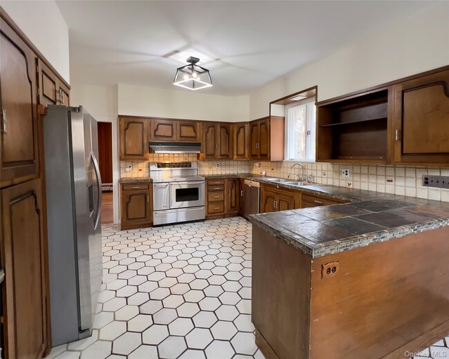 Foto del edificio - 85 Washington Rd