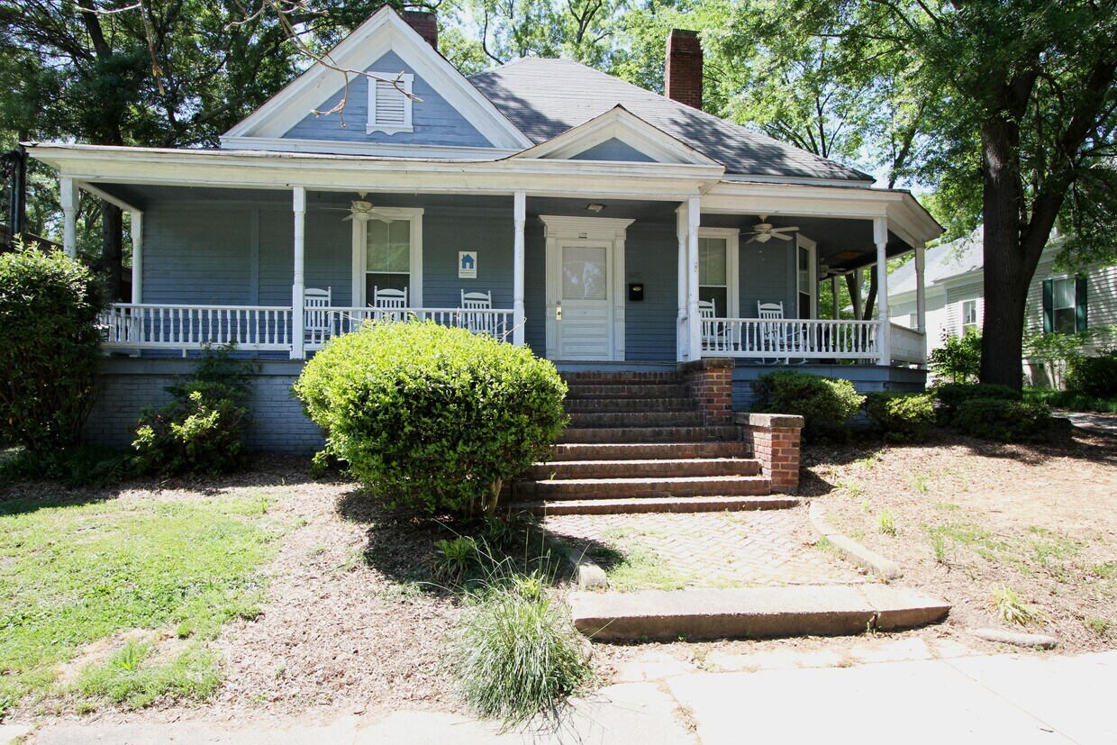 Foto principal - 615 College Ave