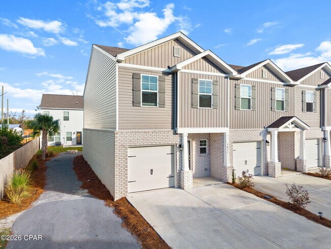 Foto del edificio - 5899 Tyndall Pl