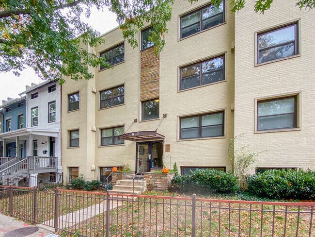 Building Photo - 907 Euclid St NW