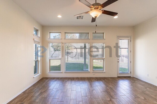 Building Photo - 101 Arctic Cir