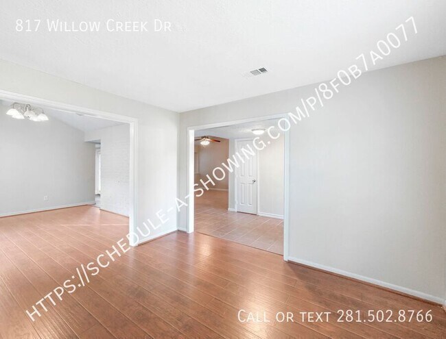 Foto del edificio - 817 Willow Creek Dr