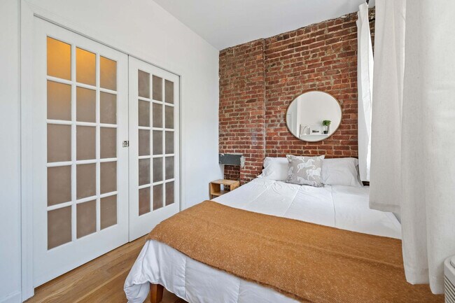 Foto del edificio - 416 W 49th St