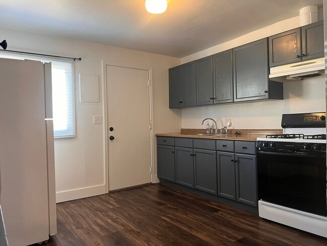 Building Photo - 2BD/1BA DUPLEX W/GARAGE &YARD IN LEBANON