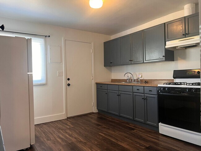 Foto del edificio - 2BD/1BA DUPLEX W/GARAGE &YARD IN LEBANON