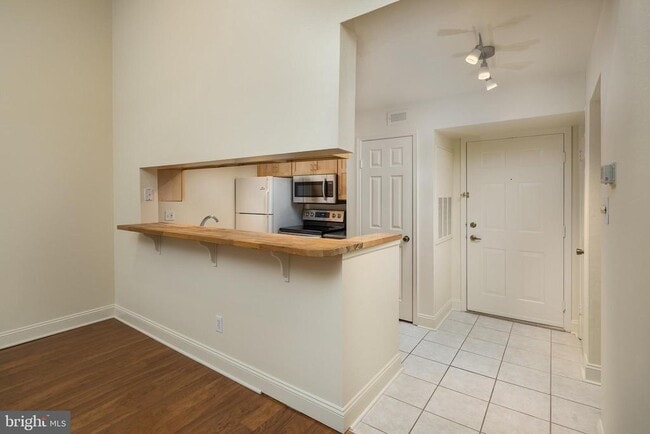 Foto del edificio - 3309 Wyndham Cir