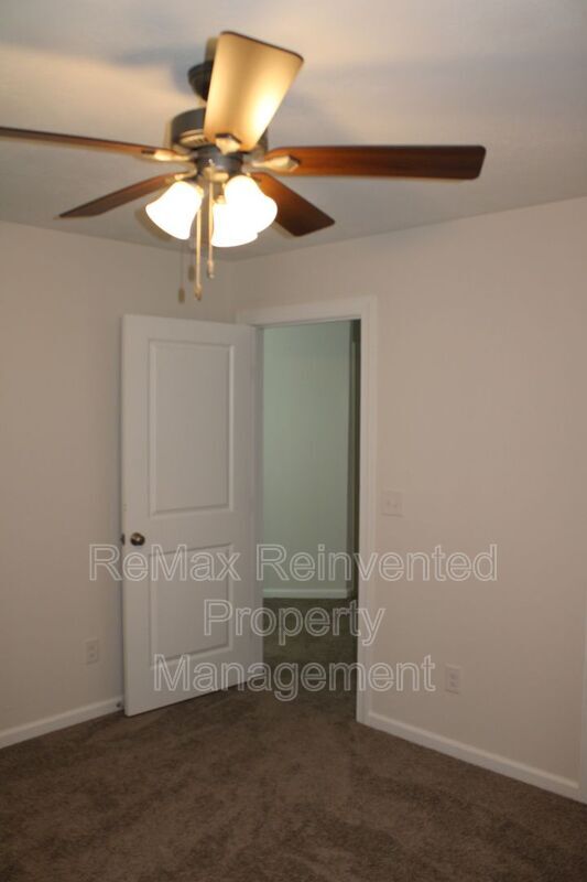 Building Photo - 846 Lillian Pk Dr