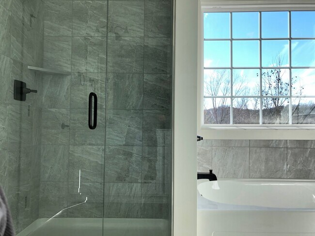 Foto del edificio - 5 Brand New Luxury Town Homes