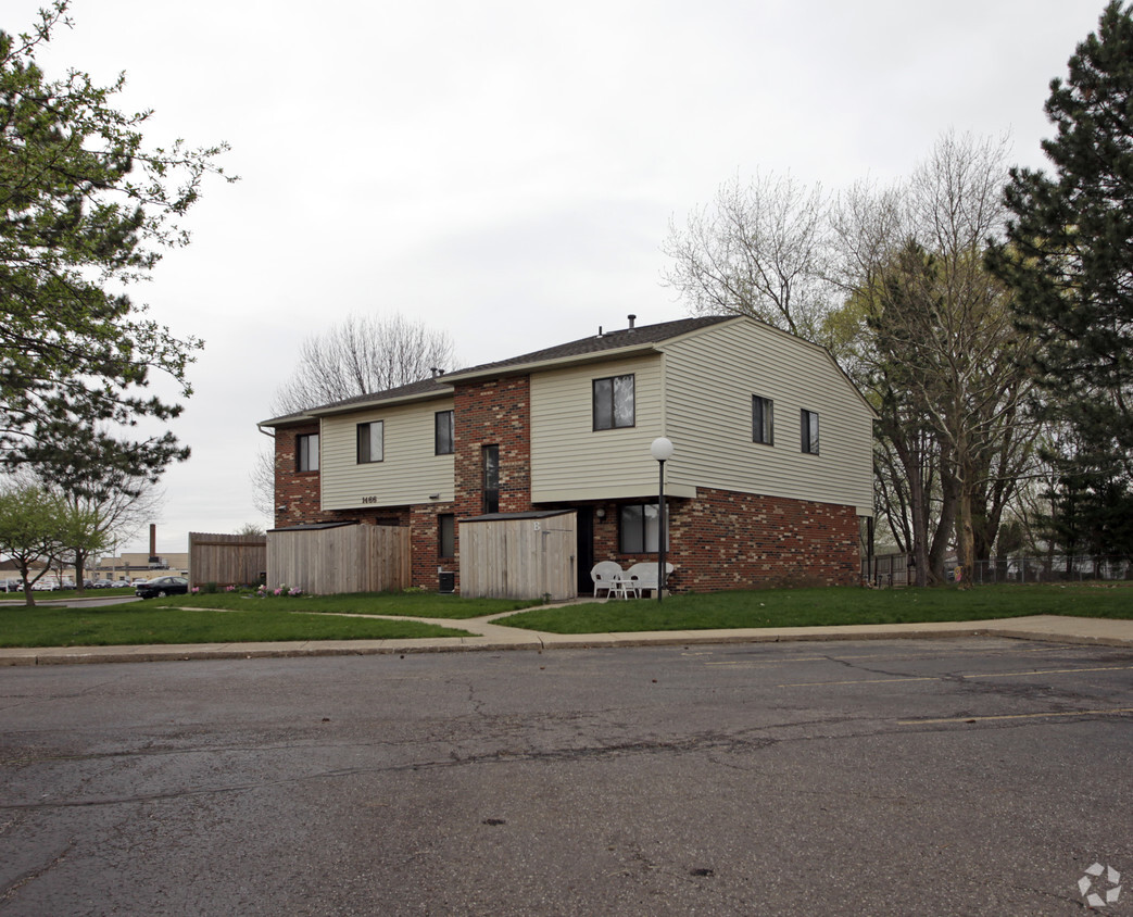 Building Photo - Streetsboro Green