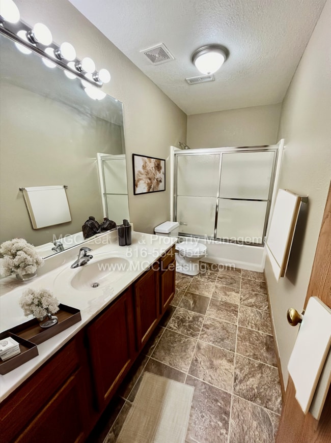 Foto del edificio - Grain Valley Rancher: Now Available — Immediate Move-In | Self-Guided Tours Open