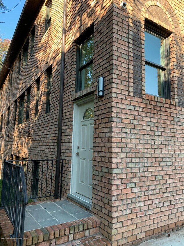 Foto principal - 528 Albourne Ave