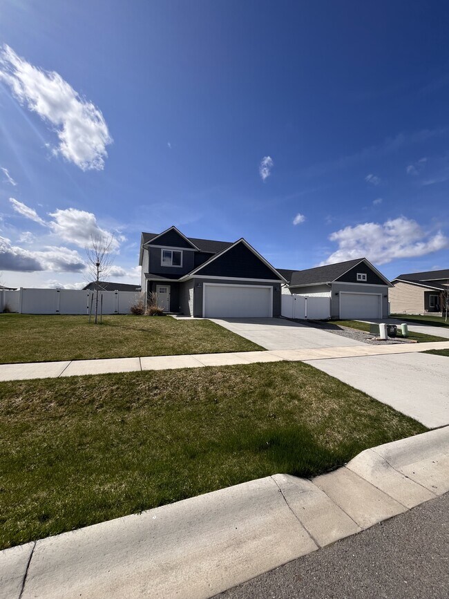 Building Photo - 5852 W Irish Dr