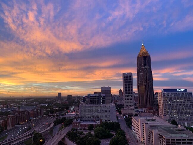 Foto del edificio - 400 W Peachtree St NW