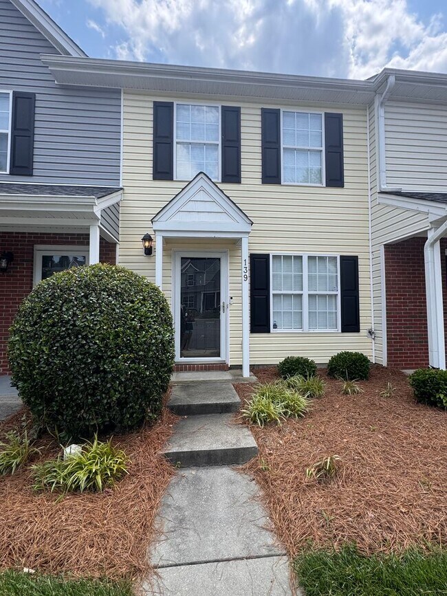 Foto del edificio - 2Br 1.5BA Townhome in Bridford Downs