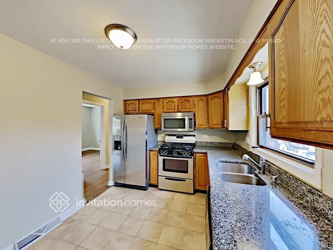 Building Photo - 10024 Minnick Ave