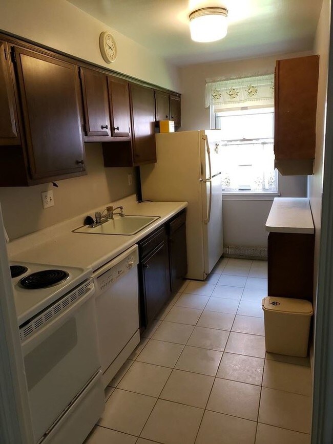 Foto del edificio - 13765 Cedar Rd