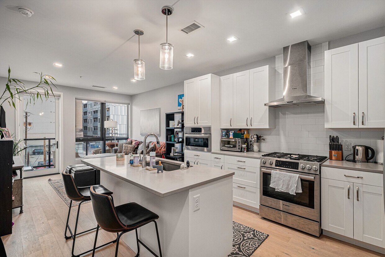 Foto principal - Coming Soon: One-Bedroom, One-Bath Condo i...