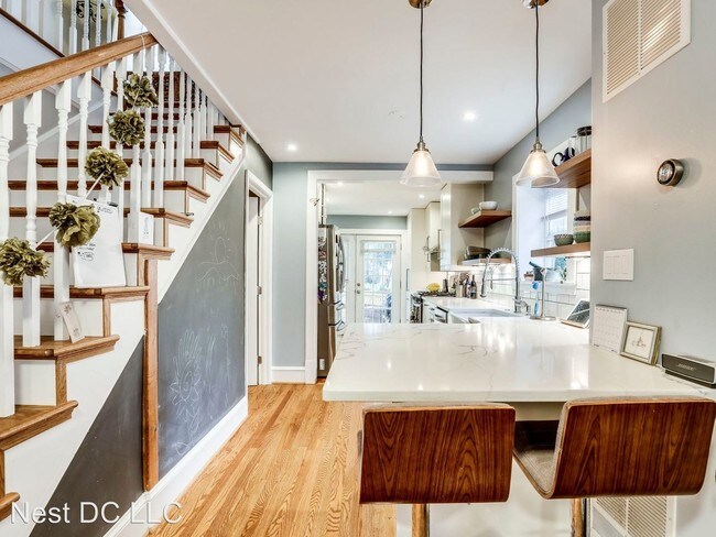 Building Photo - 3 br, 4 bath House - 2223 Perry St NE