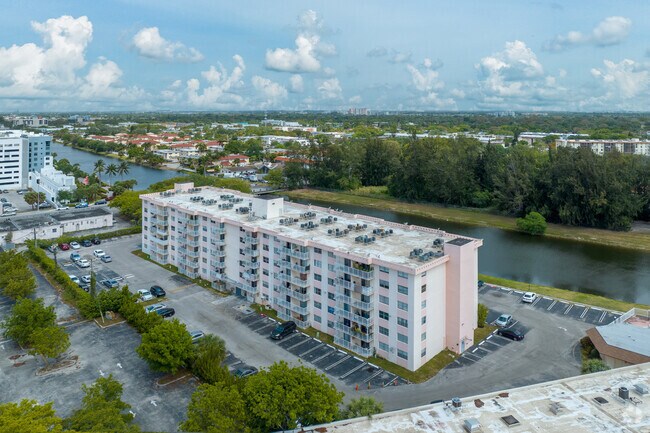 Foto del edificio - Tall Tree Condominium
