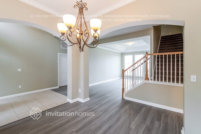 Building Photo - 281 Porta Rosa Circle
