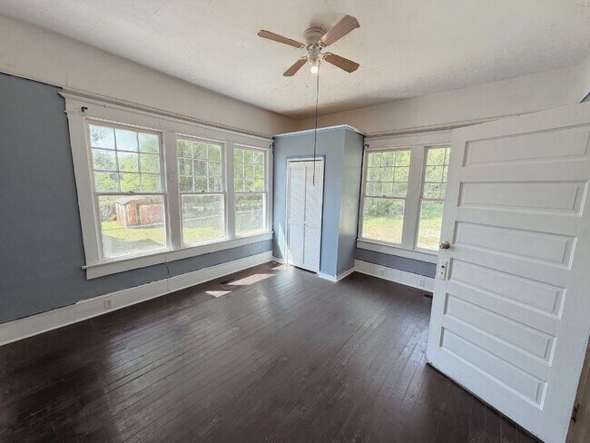 Foto del edificio - 1025 Hillyer Ave
