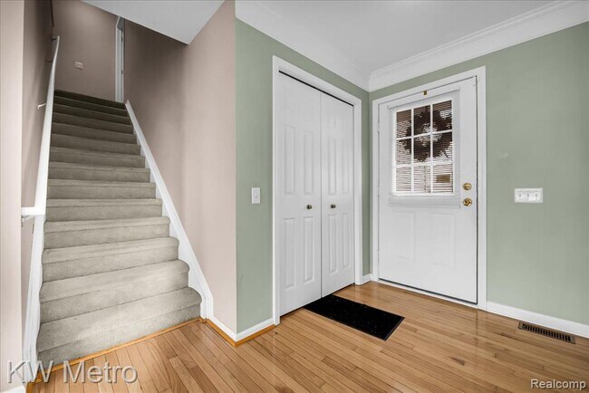 Foto del edificio - 7696 Henley Dr