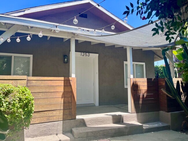Foto del edificio - 1253 Cypress Ave