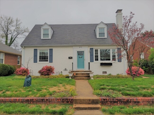 Remodeled 4 bedroom 2 full brick bath cape... - Remodeled 4 bedroom 2 full brick bath cape... House