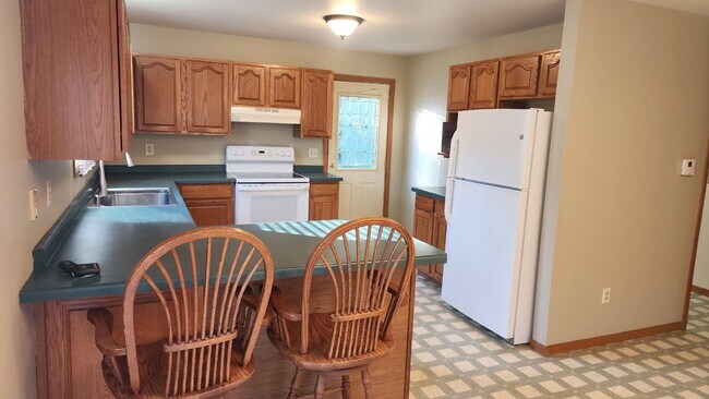 Foto del edificio - 2 Bed, 1 Bath Home with 2 Car Garage, Secl...