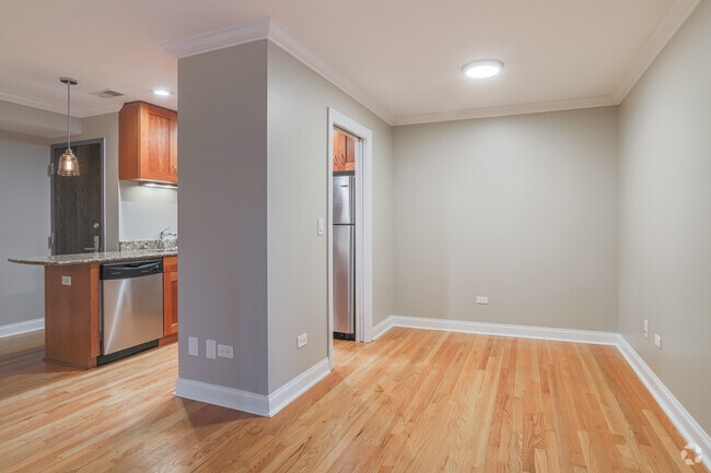 1 BR, 1 BA - Dining Room - 519 W Melrose St