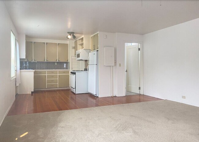 Building Photo - Historic Santa Cruz Charm | Private Carriage House Residence Near Downtown