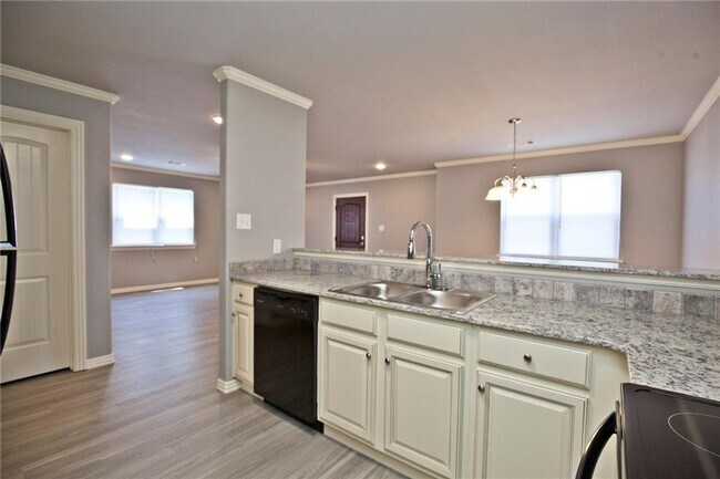 Foto del edificio - 4 Bed 4.5 Bath Townhouse just mins away from the University!
