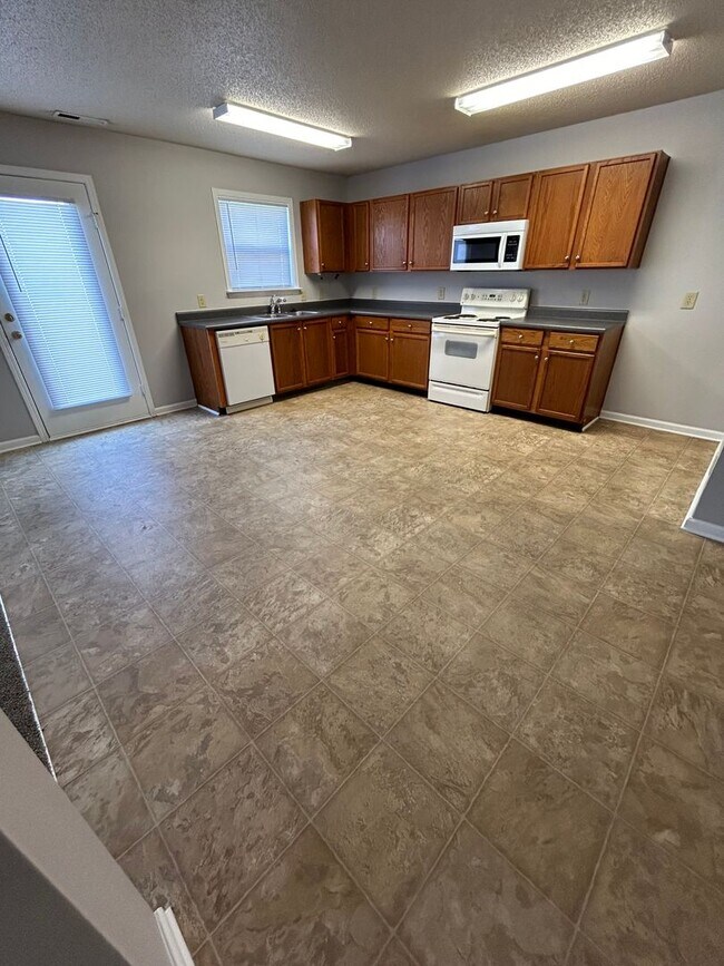 Building Photo - Franklin IN - 3 BR home