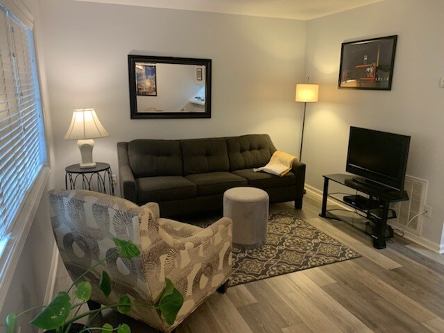 Foto del edificio - 807 W Trinity Ave