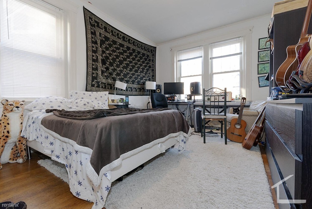 Primary Photo - 32 Park Vale Ave