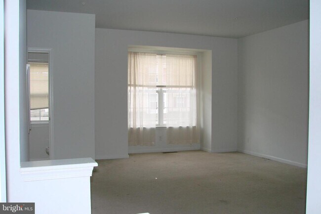 Foto del edificio - 566 S Carlisle St